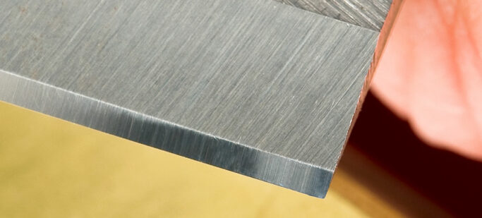 A highly polished bevel, using 8,000g
